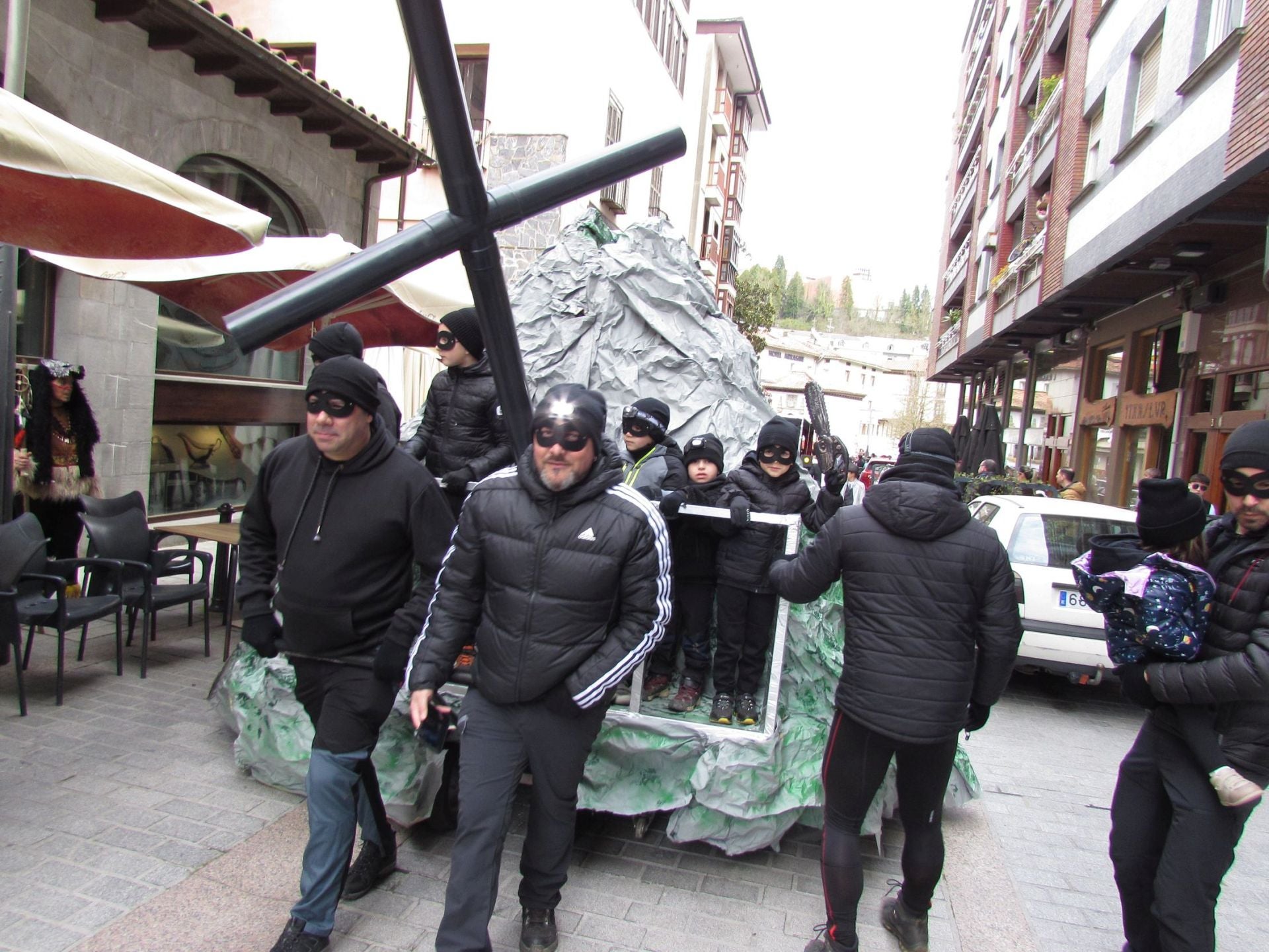 Gran ambiente en el desfile del carnaval de Arrasate