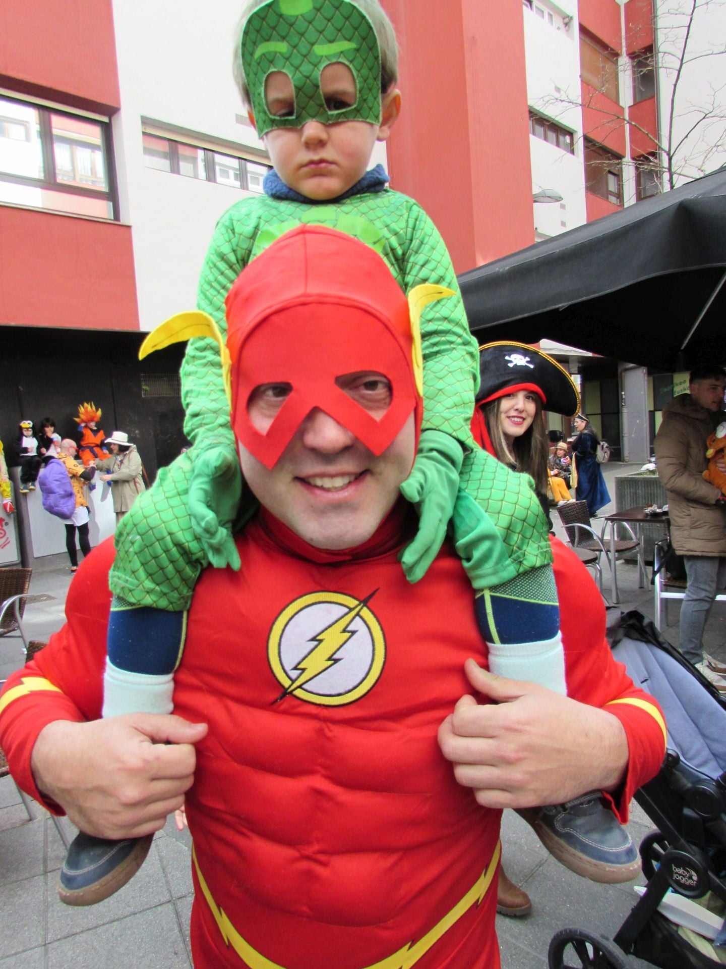 Gran ambiente en el desfile del carnaval de Arrasate