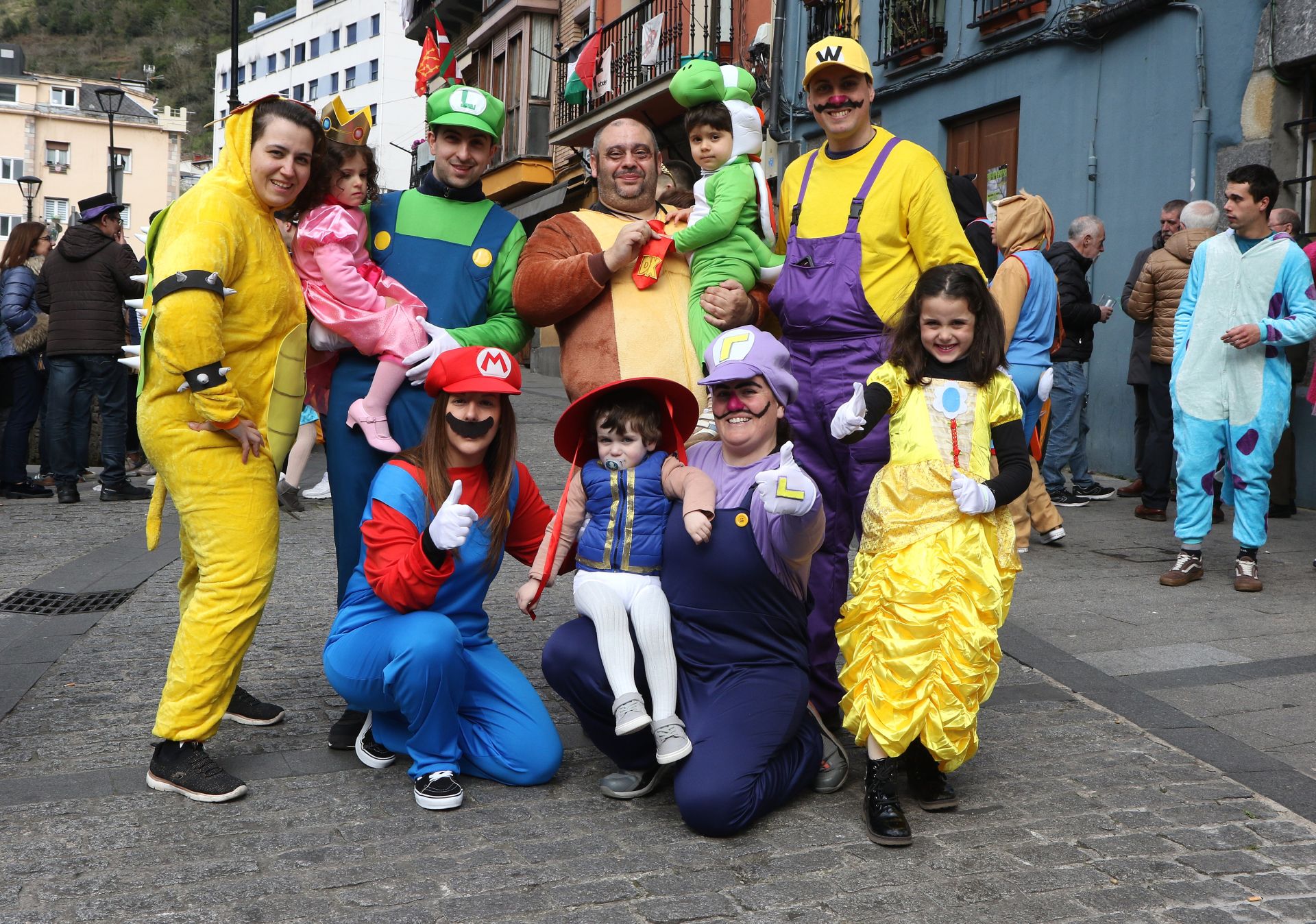 Debabarrena celebra los carnavales en cuadrilla