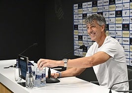 Imanol durante una rueda de prensa en Zubieta.