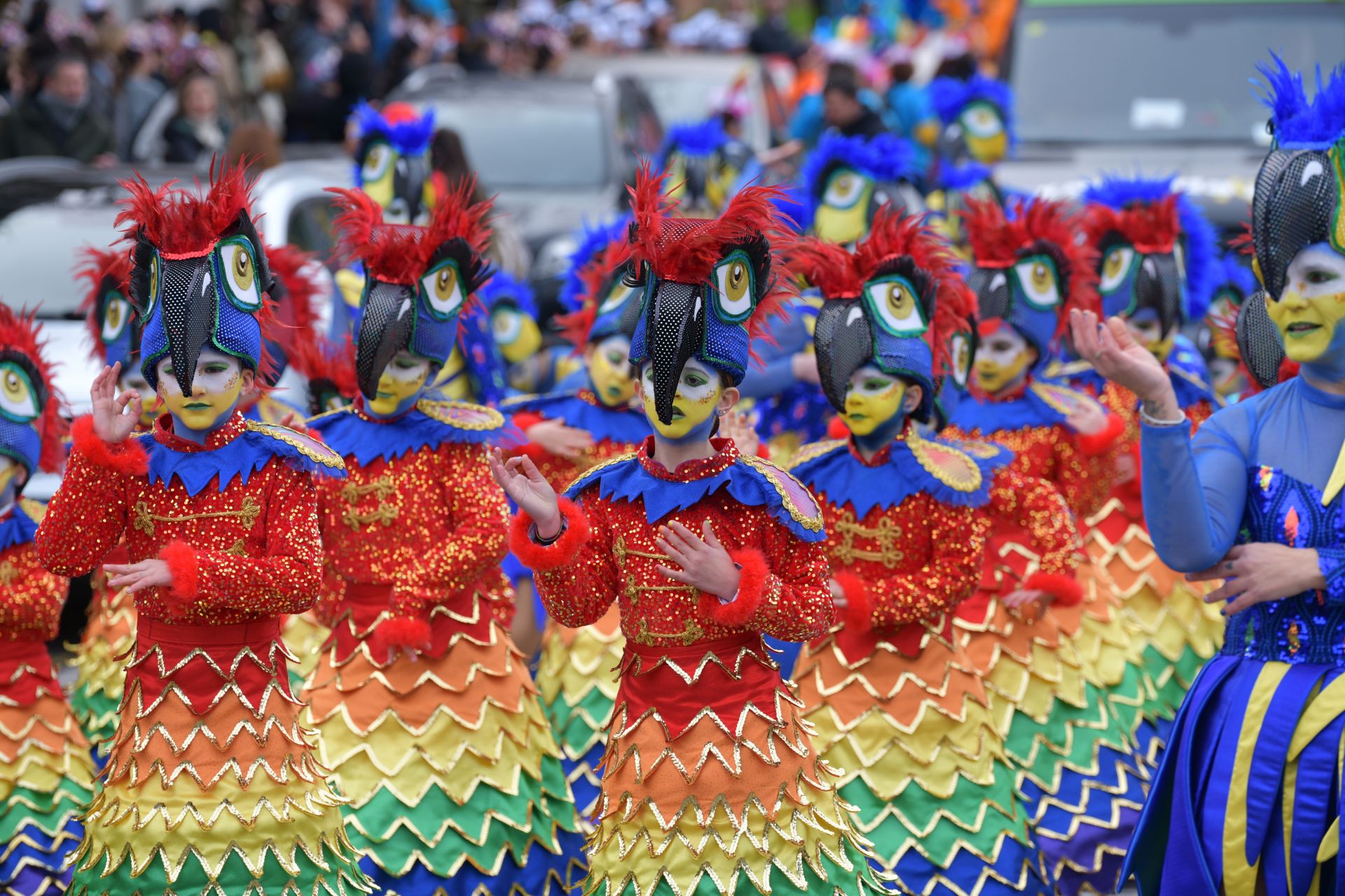 El colorido desfile de comparsas en Errenteria