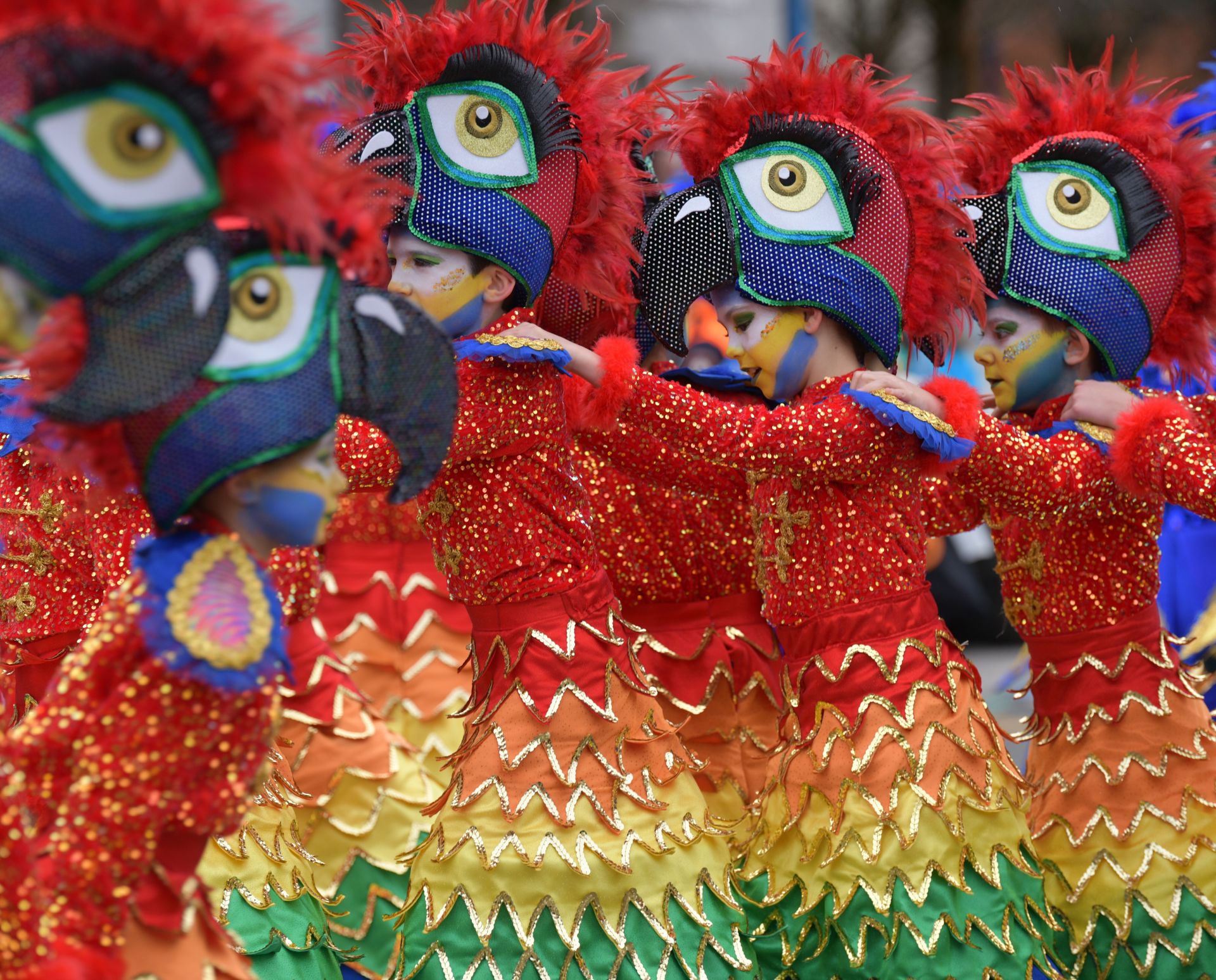 El colorido desfile de comparsas en Errenteria