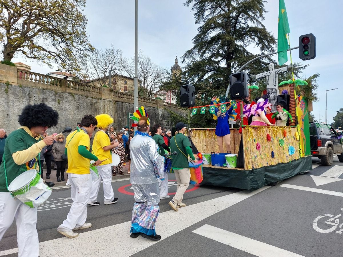 Biking Airlines, Heidi y Chimo Bayo en el desfile de Hondarribia