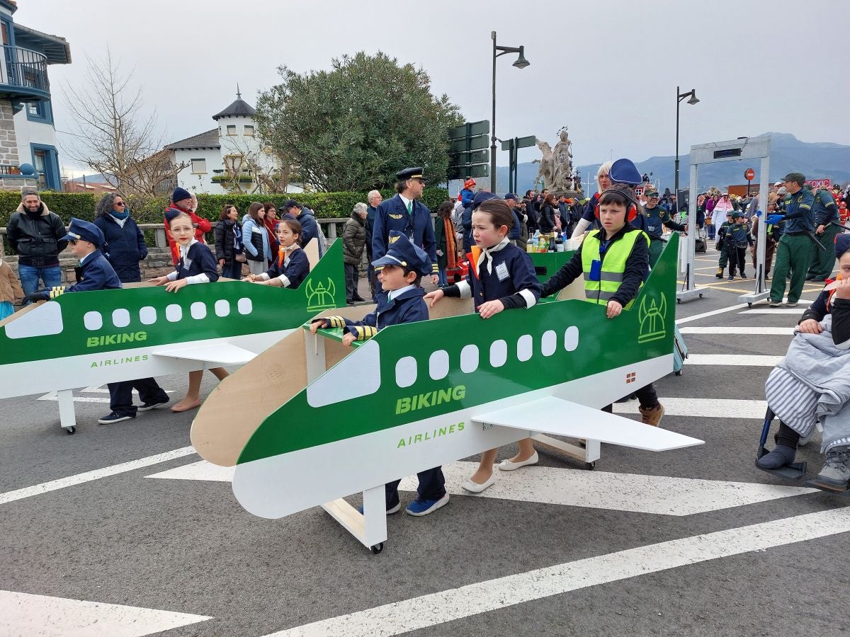 Biking Airlines, Heidi y Chimo Bayo en el desfile de Hondarribia