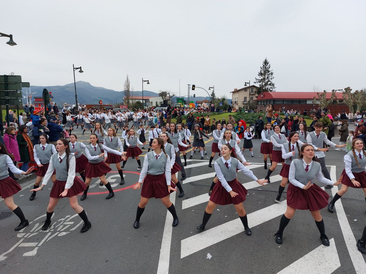 Biking Airlines, Heidi y Chimo Bayo en el desfile de Hondarribia