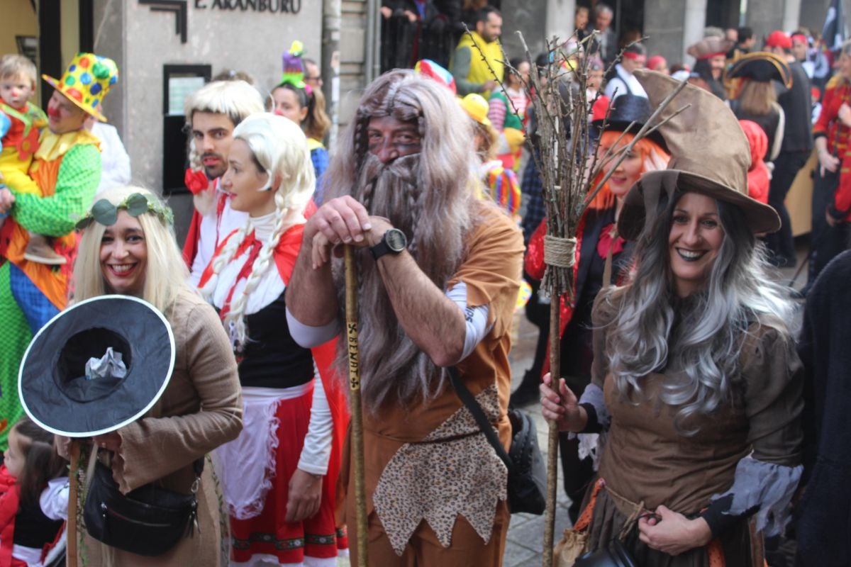 El carnaval tiñe de colores el desfile infantil