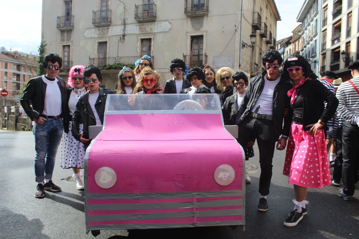 El carnaval tiñe de colores el desfile infantil