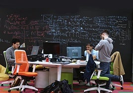 Empleados de la donostiarra Multiverse, con sede en Miramon, especializada en la aplicación de algoritmos cuánticos e inteligencia artificial.