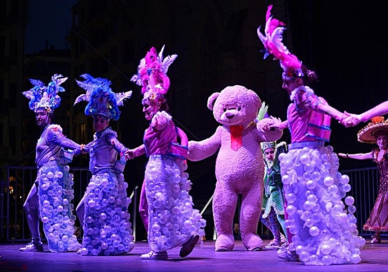 Éxito de las comparsas en Gros