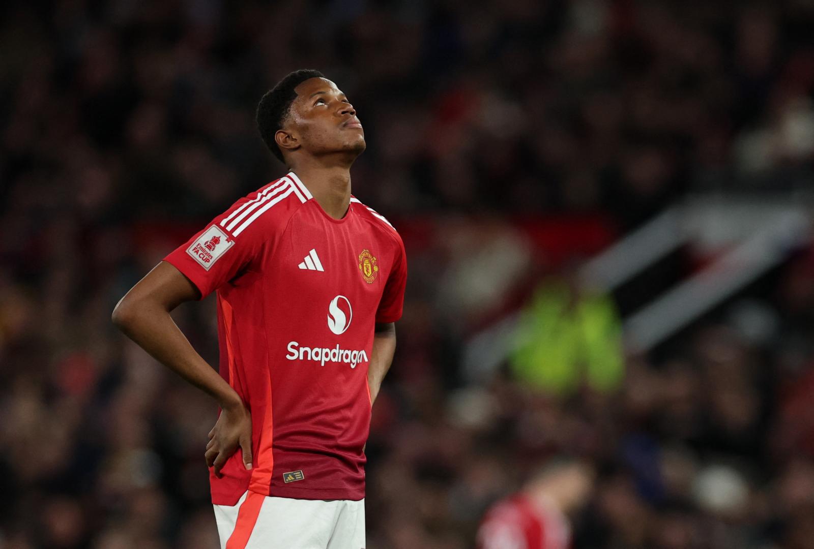 Chido Obi Martin se lamenta tras la eliminación del United de la FA Cup en manos del Fulham del pasado domingo