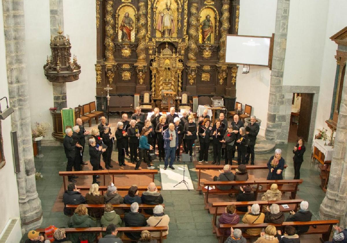 La iglesia de Sorabilla acogió recientemente el concierto del coro de Pamplona Mirua Abesbatza.