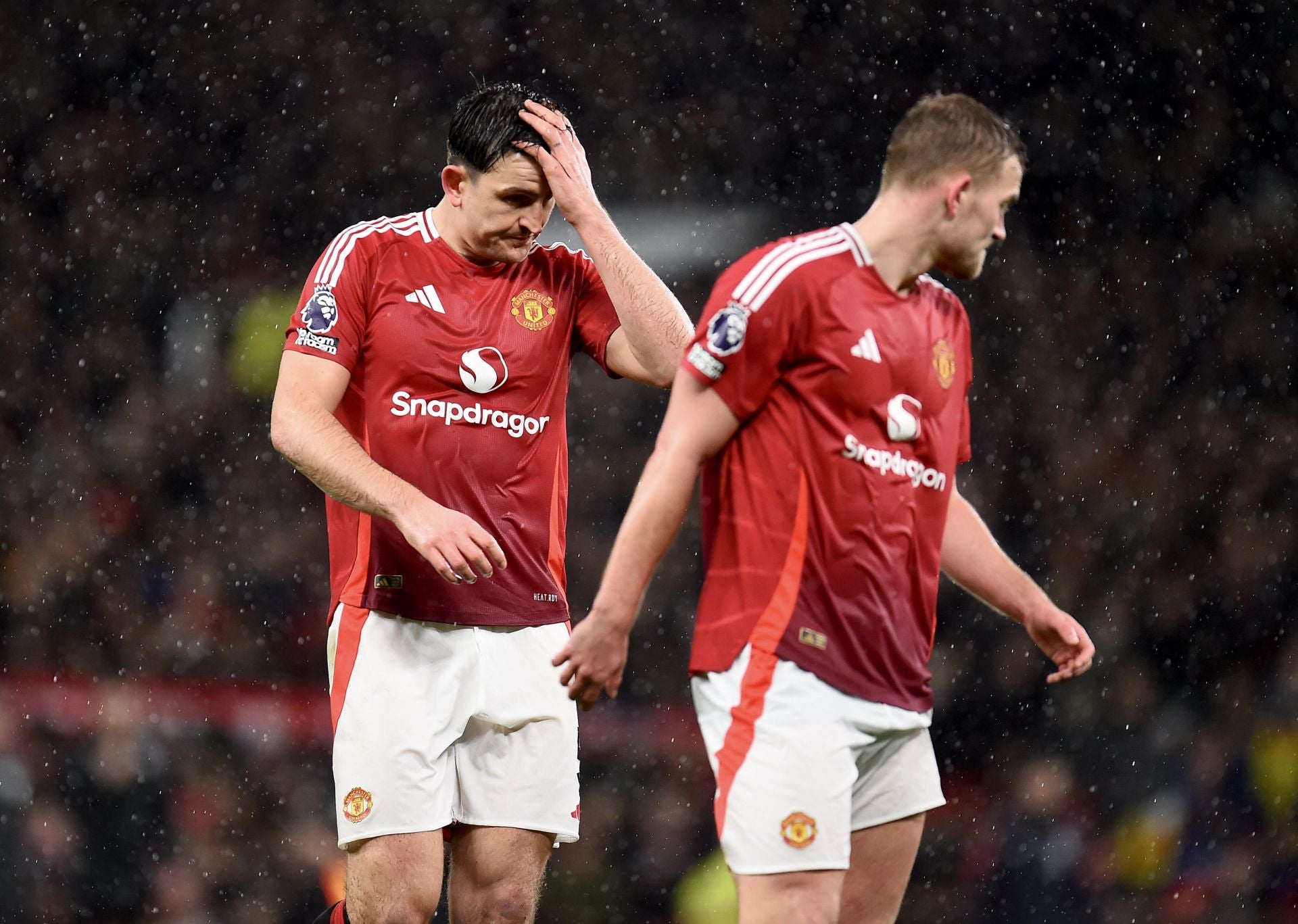 Maguire y De Ligt se lamentan tras un gol recibido por el United