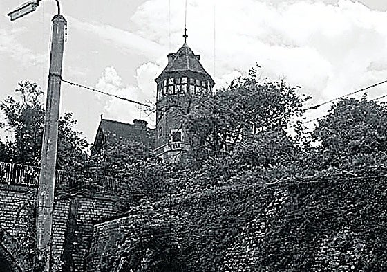 El palacio de Miramar, visto desde abajo, en los años 60.
