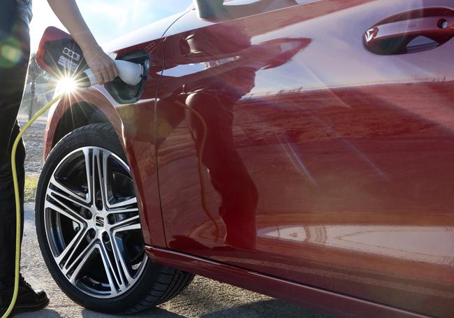 Ahora el motor híbrido ofrece una autonomía de algo más de 130 km en modo eléctrico