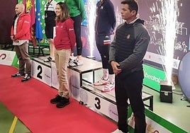 Miren Galarraga, al fondo, en el segundo cajón del podio.