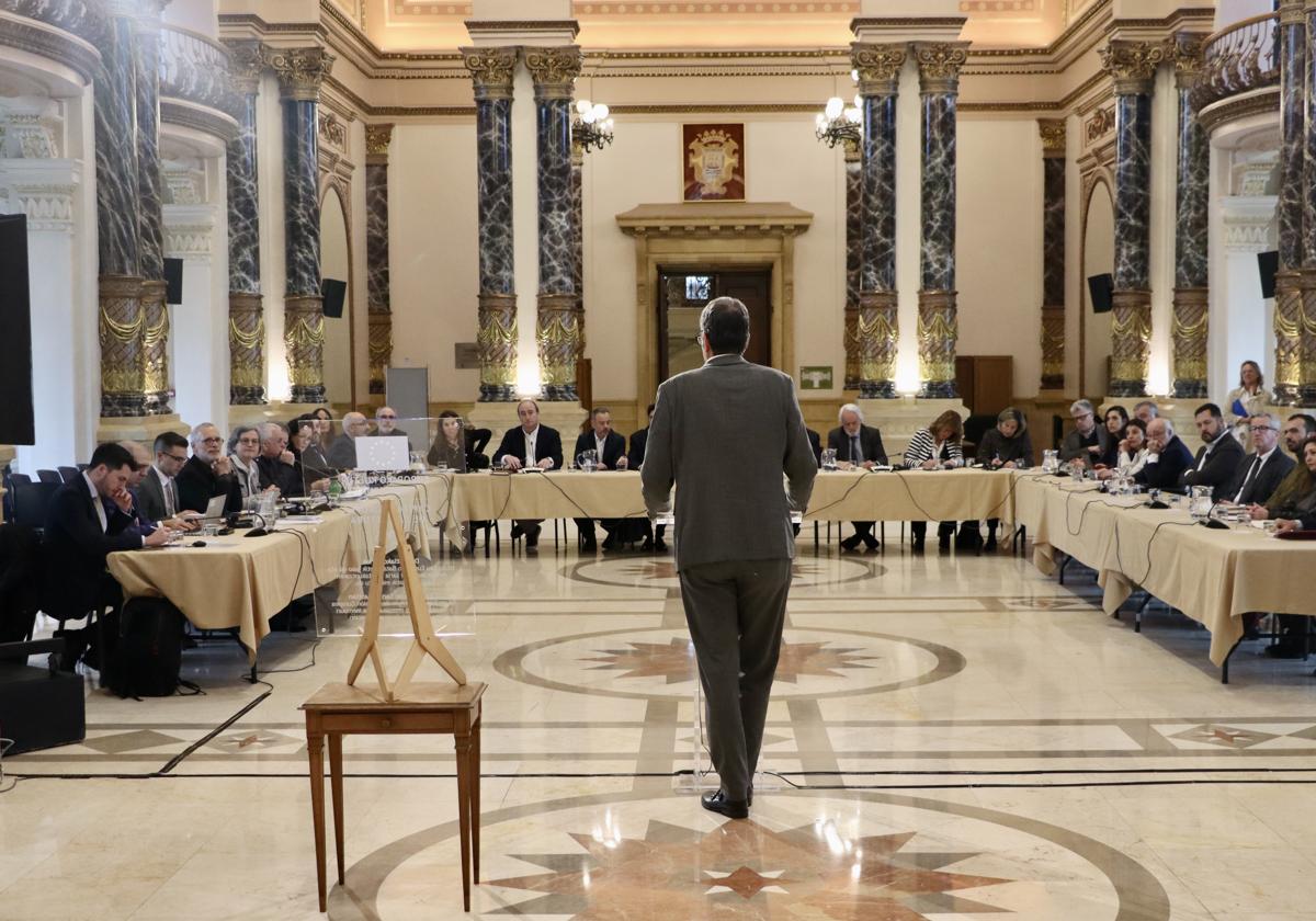 Eneko Goia, durante su intervención al inicio del encuentro de ayer.