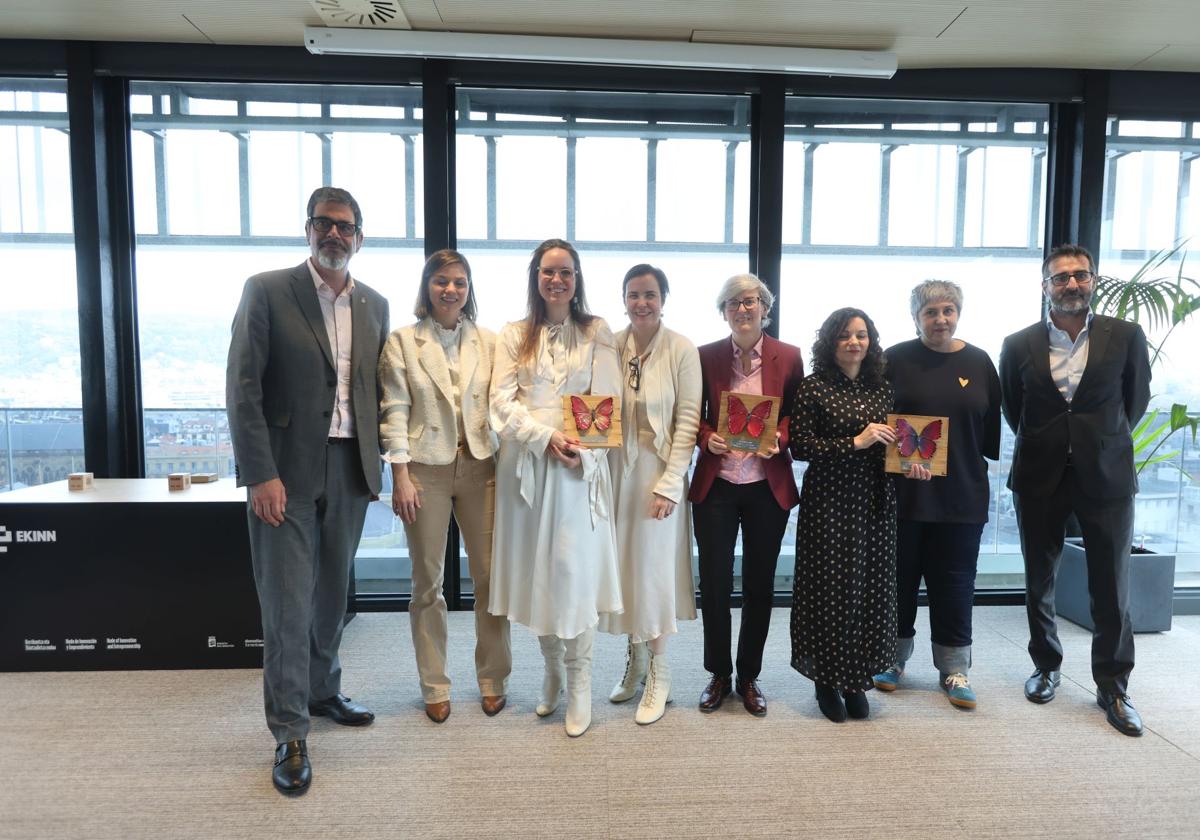 Aitziber López Cortajarena, Ana y Helena Orella y Askora, premios EmakumeEkinn 2025