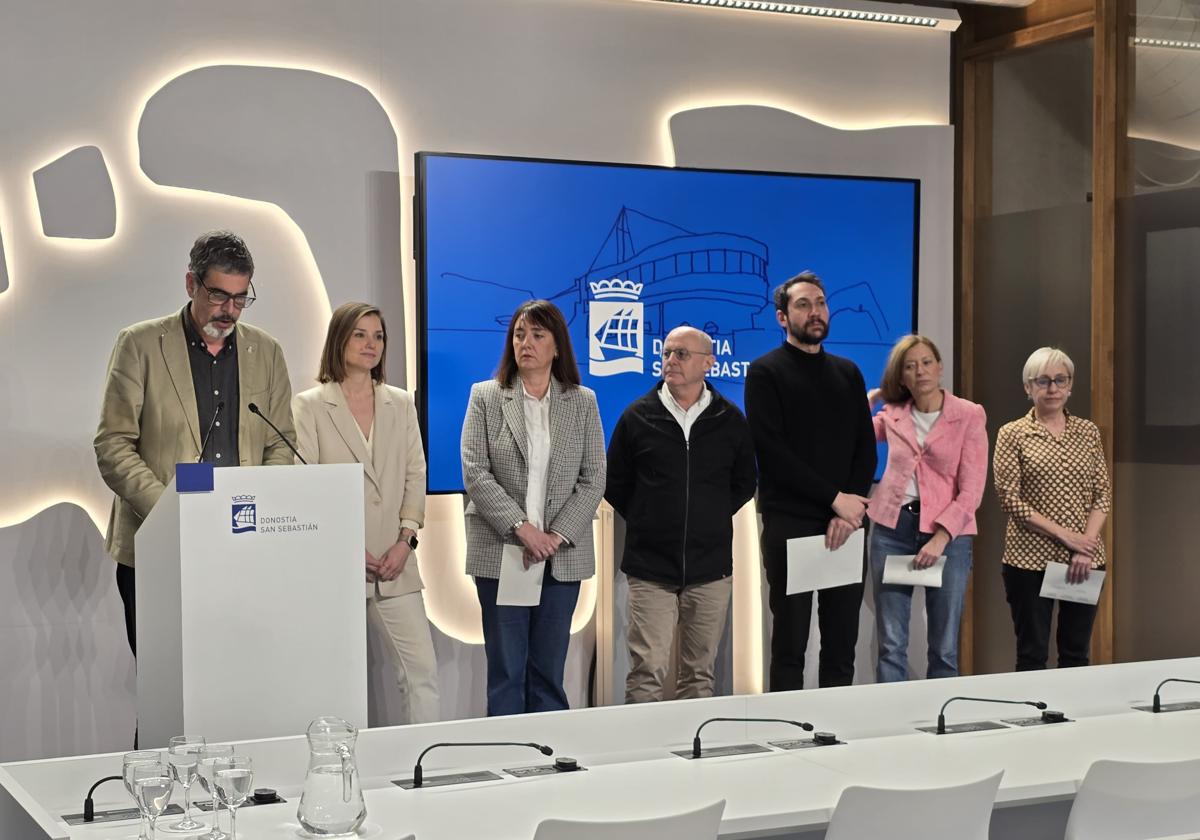 El Ayuntamiento de San Sebastián se compromete a actualizar los protocolos para la reparación de las víctimas de la violencia machista