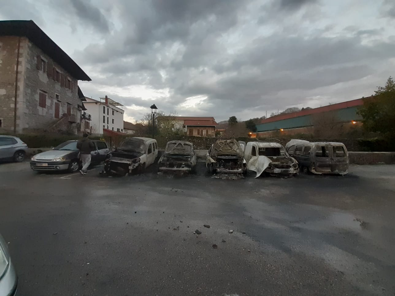 Diez coches incendiados en Lesaka