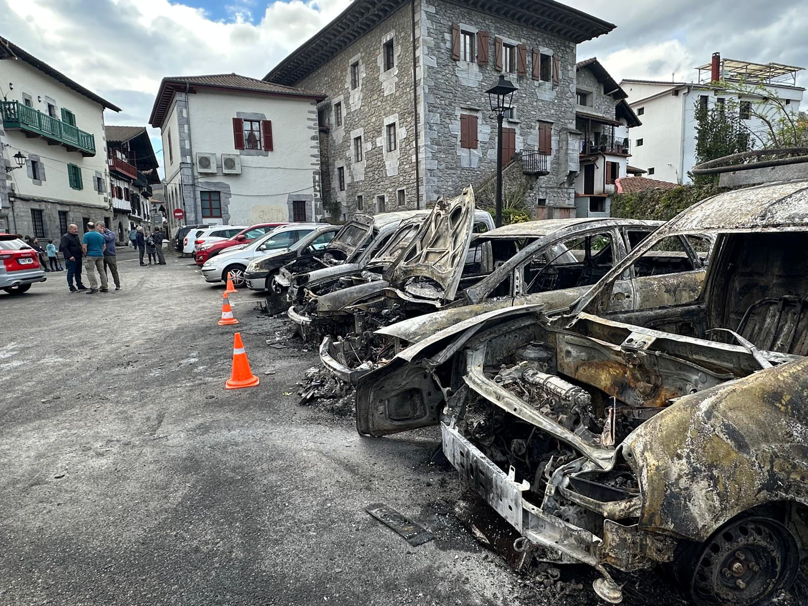 Diez coches incendiados en Lesaka