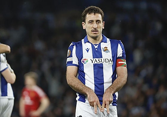 Mikel Oyarzabal dedica su gol ante el Manchester United a su hijo Martin