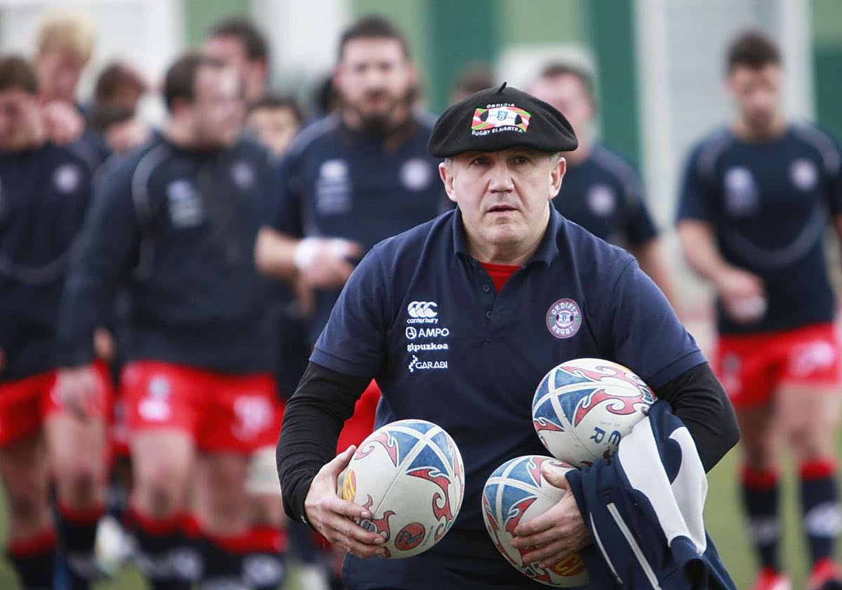 Axio Araña en su etapa como entrenador del Ampo Ordizia.