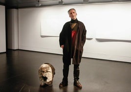 El artista Iñaki Garmendia, en Alzuza con su 'reinterpretación' de la obra de Jorge Oteiza