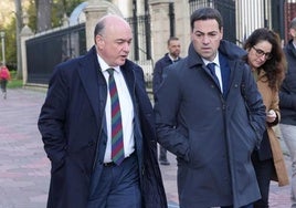 Imanol Pradales, a su llegada al Parlamento Vasco.