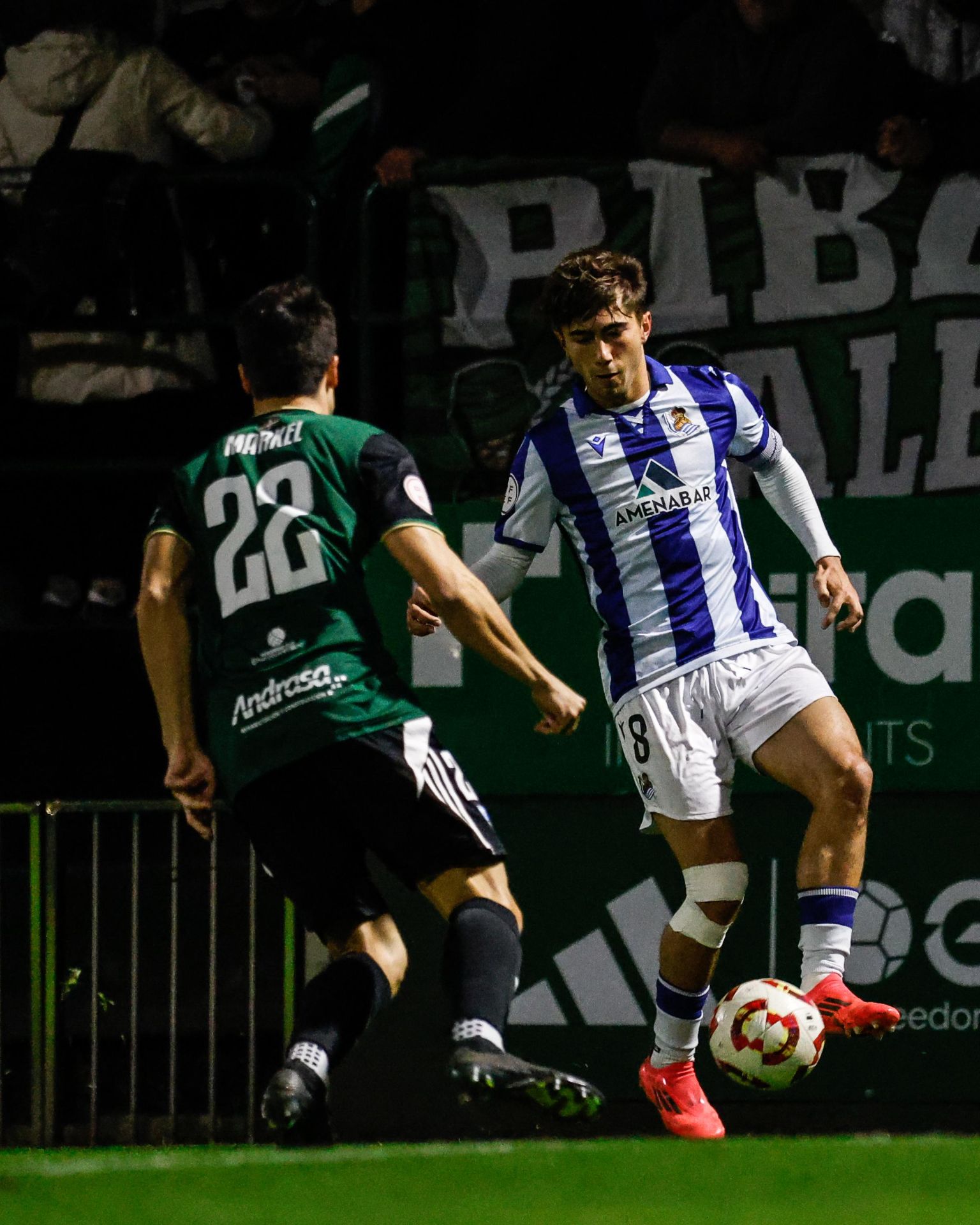 Mikel Rodríguez encara a Markel.
