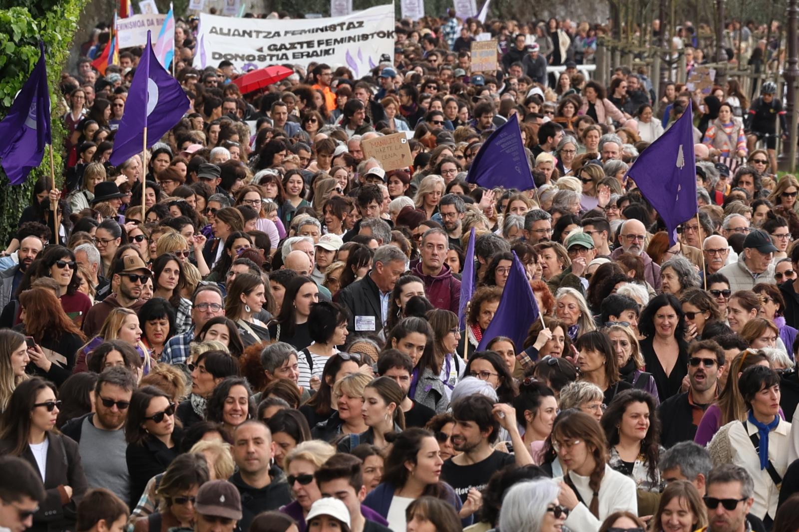 Manifestación del 8M en Donostia por la igualdad y contra el fascismo