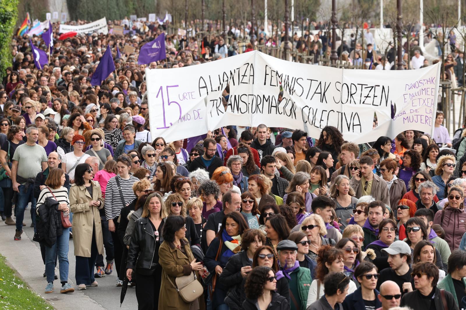 Manifestación del 8M en Donostia por la igualdad y contra el fascismo
