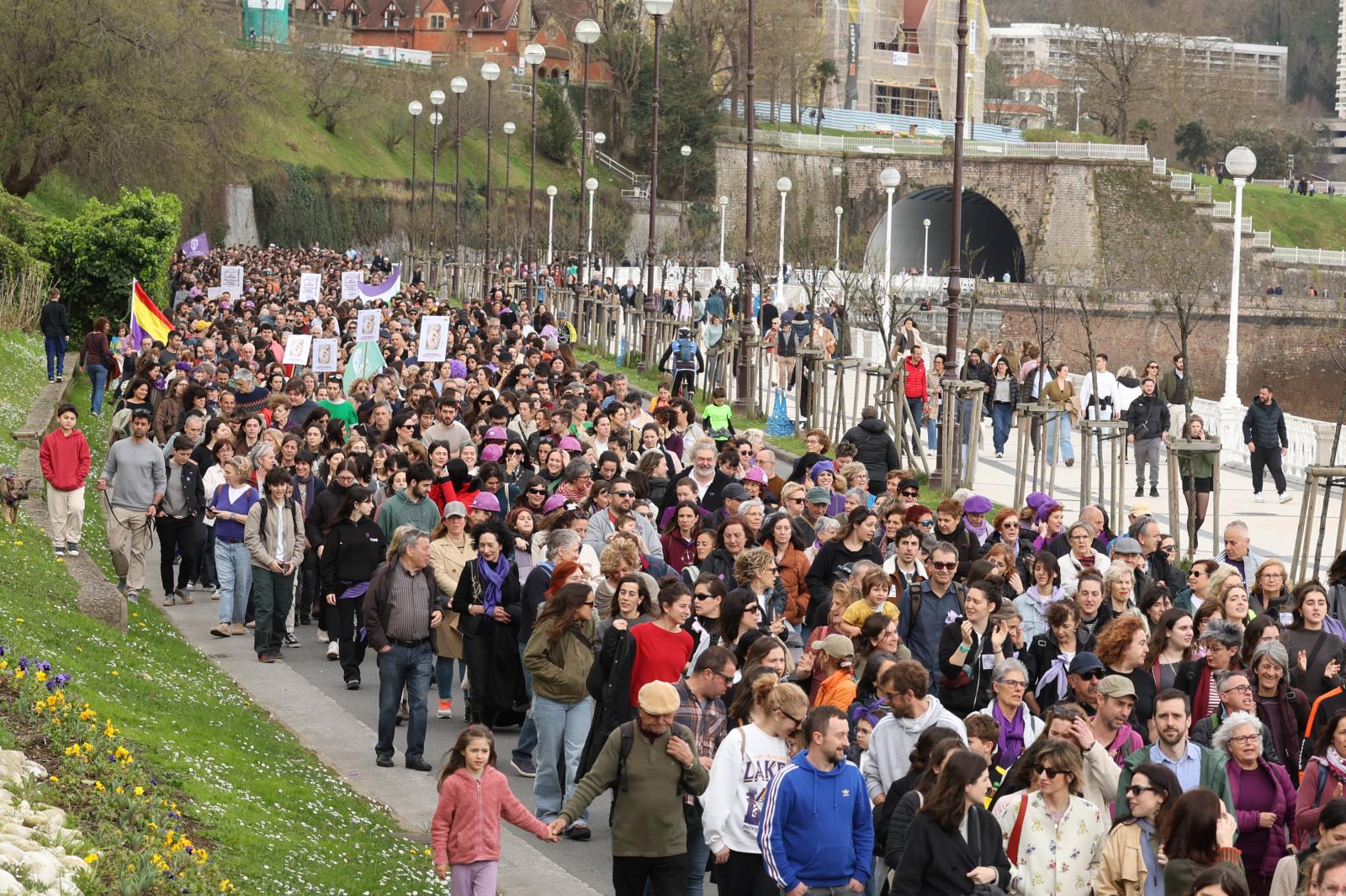 Manifestación del 8M en Donostia por la igualdad y contra el fascismo