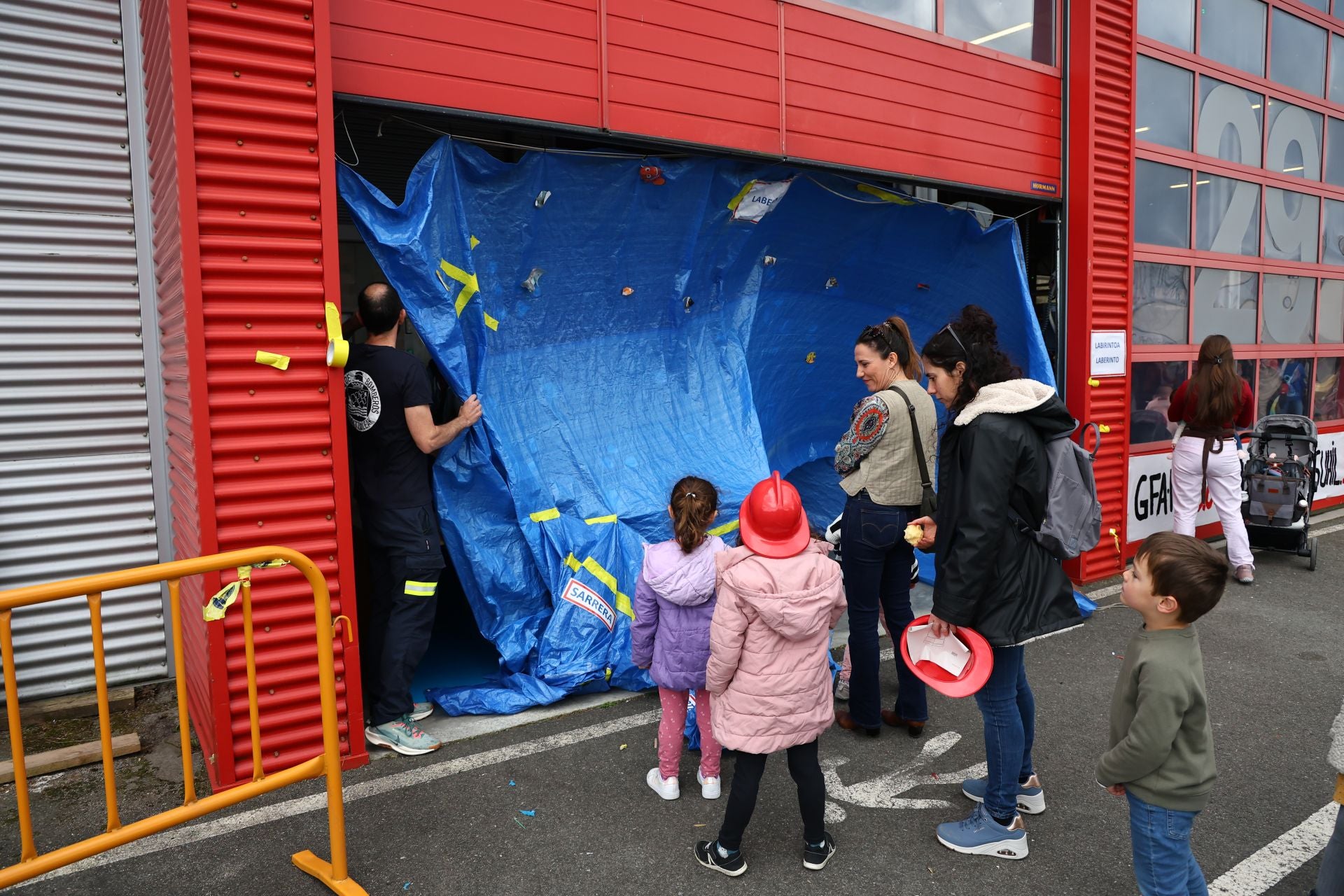 Así ha sido la jornada de puertas abiertas en el parque de bomberos de Donostia