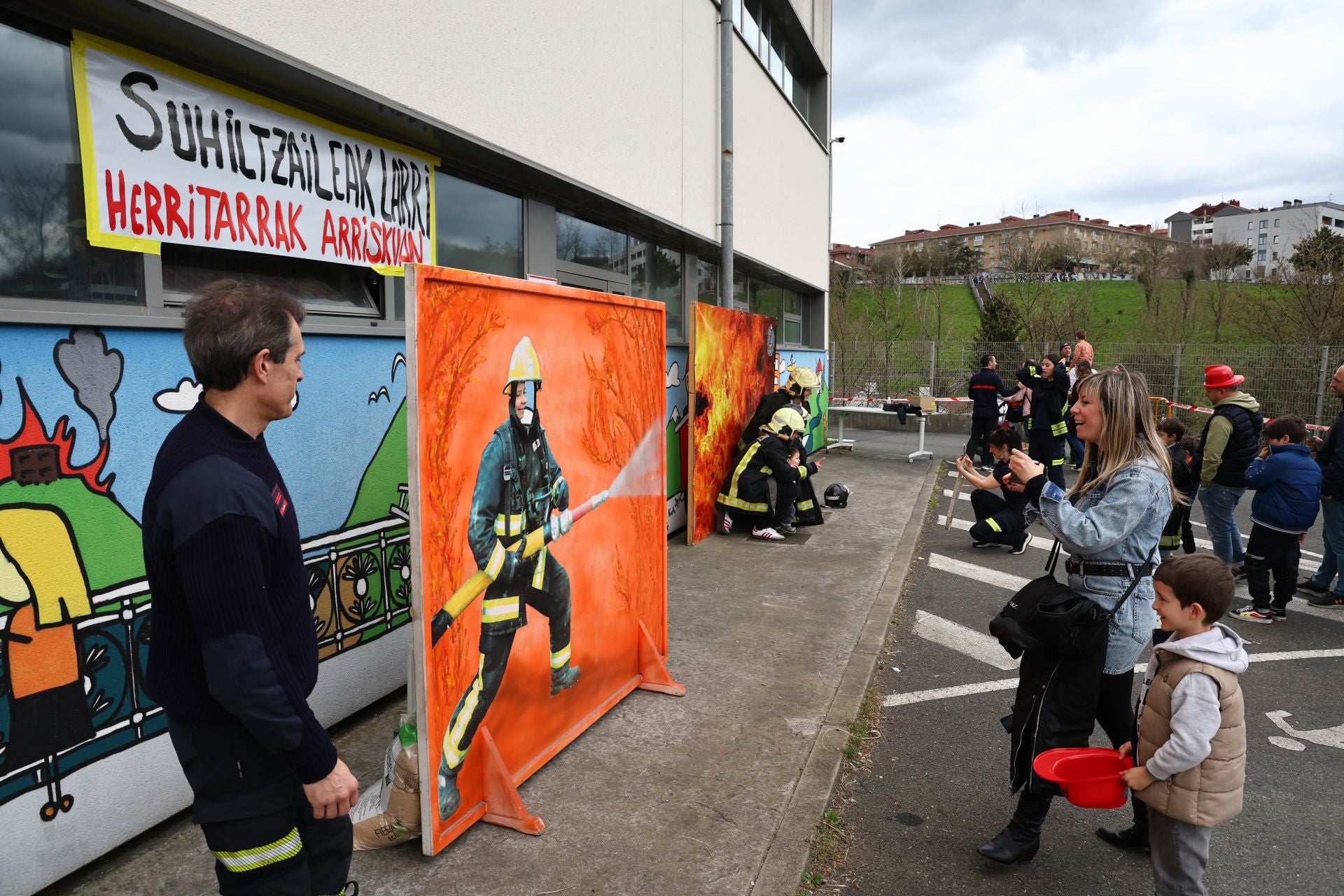 Así ha sido la jornada de puertas abiertas en el parque de bomberos de Donostia