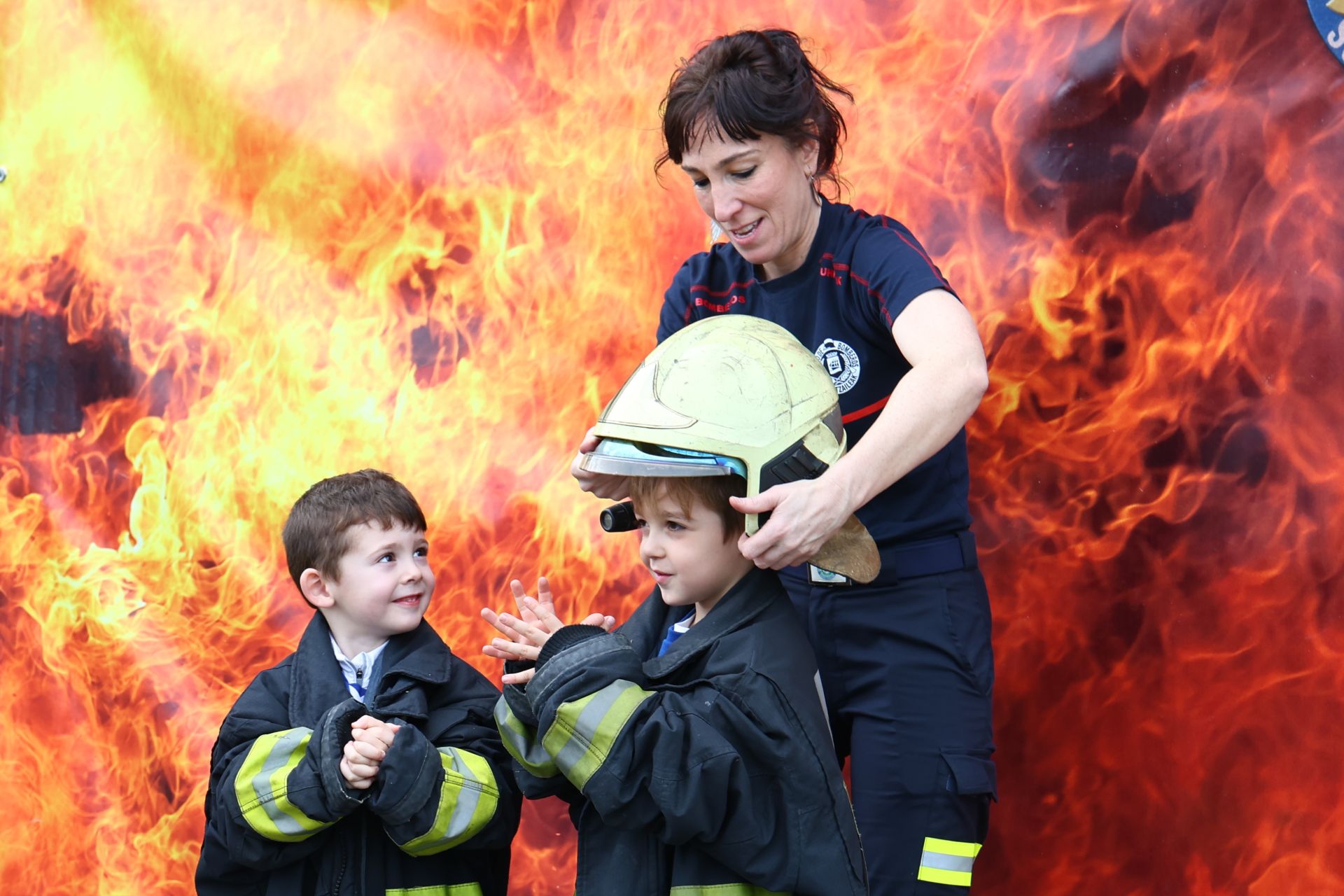 Así ha sido la jornada de puertas abiertas en el parque de bomberos de Donostia