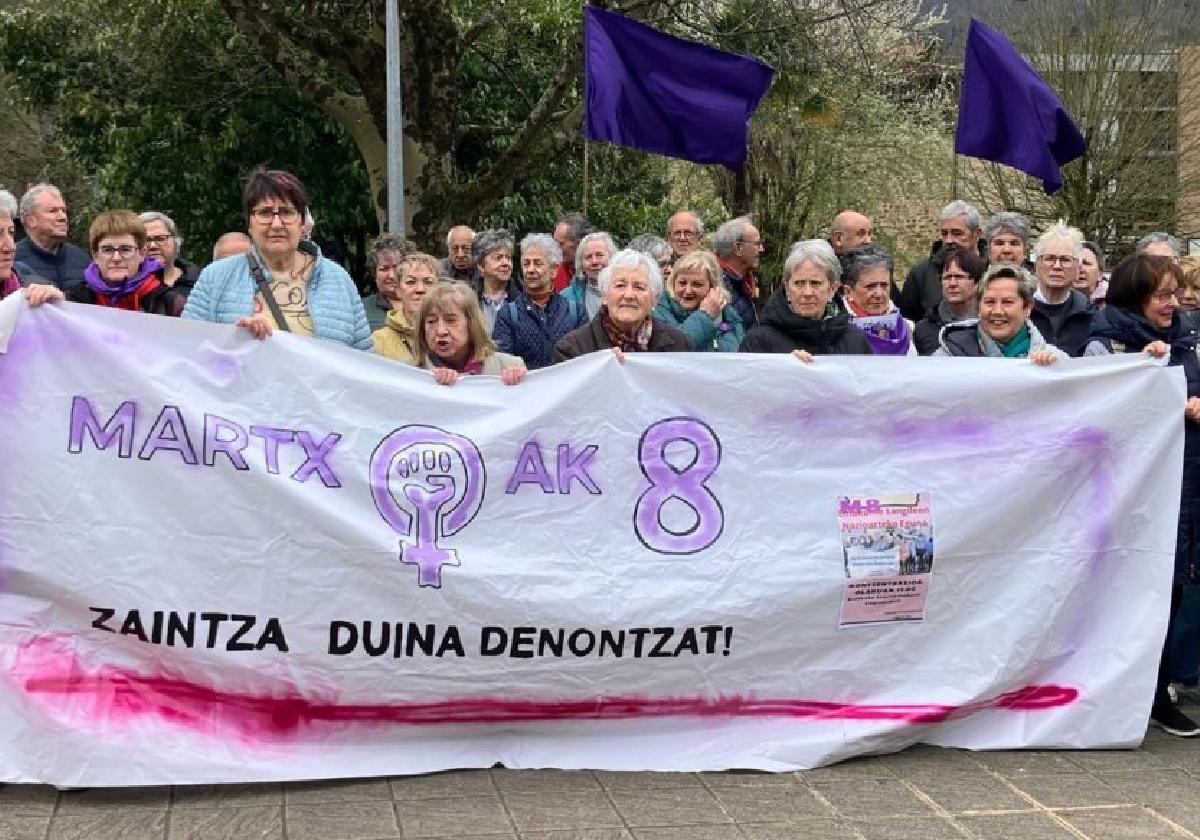 EL 8M se volcó con las comerciantes locales y las artistas
