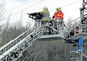 El niño electrocutado en Usurbil esperó una hora a ser rescatado hasta que se desconectara la torre