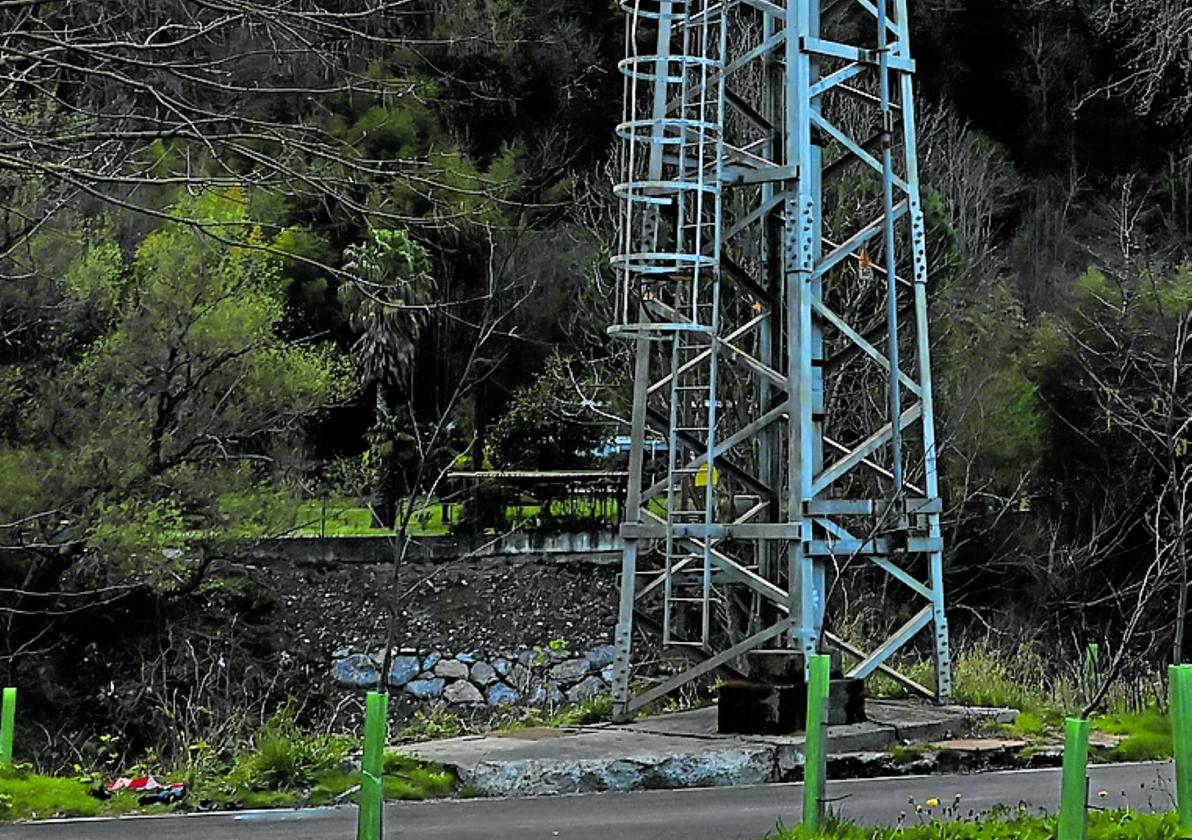Una instalación de alto riesgo con poca seguridad y muy fácil acceso