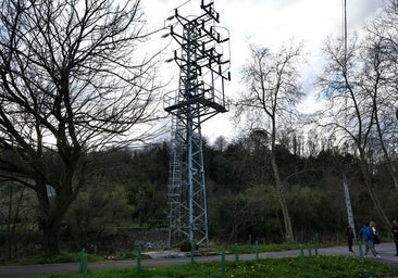 La Ertzaintza investiga si la torre de alta tensión de Usurbil en la que se electrocutaron dos menores cumplía la normativa de seguridad