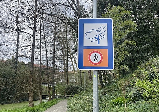 Una imagen de una de la curiosa señal en el parque de Murgia.