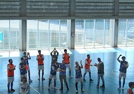 Los jugadores del principal equipo de fútbol sala en Elorsoro.