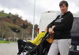 Inma Urteaga, junto a su hija Úrsula.