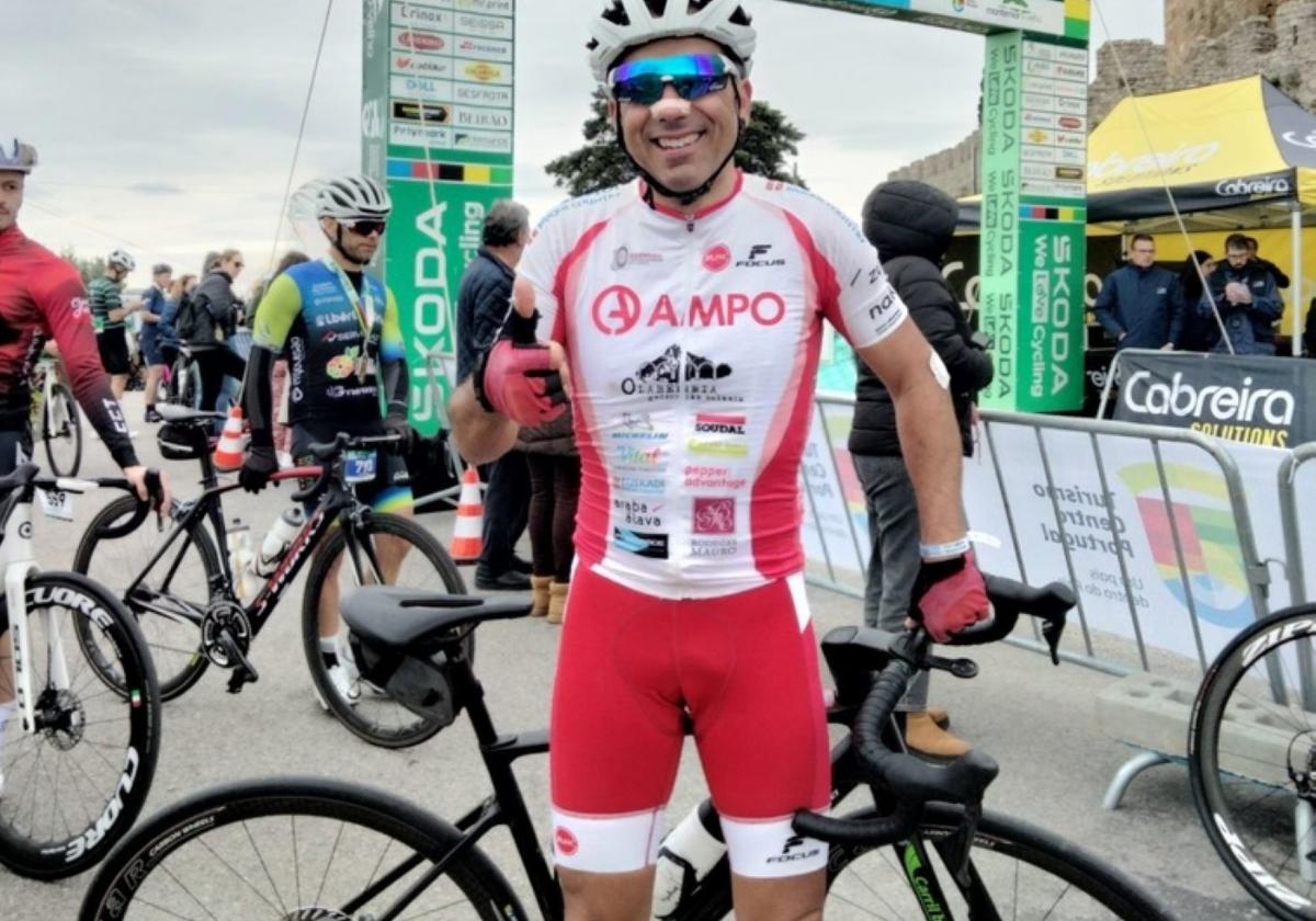 Prieto, posa encantado tras la llegada en Coimbra (Portugal).