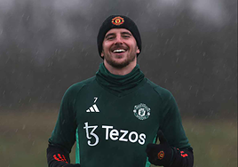 Mason Mount, durante un entrenamiento con el Manchester United.