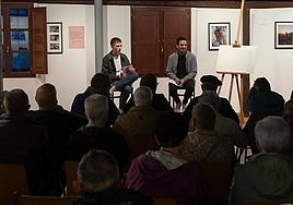 Martxel Larraza eta Joseba Olagarai 'Xerka' ekimenaren inguruko hitzaldi batean.