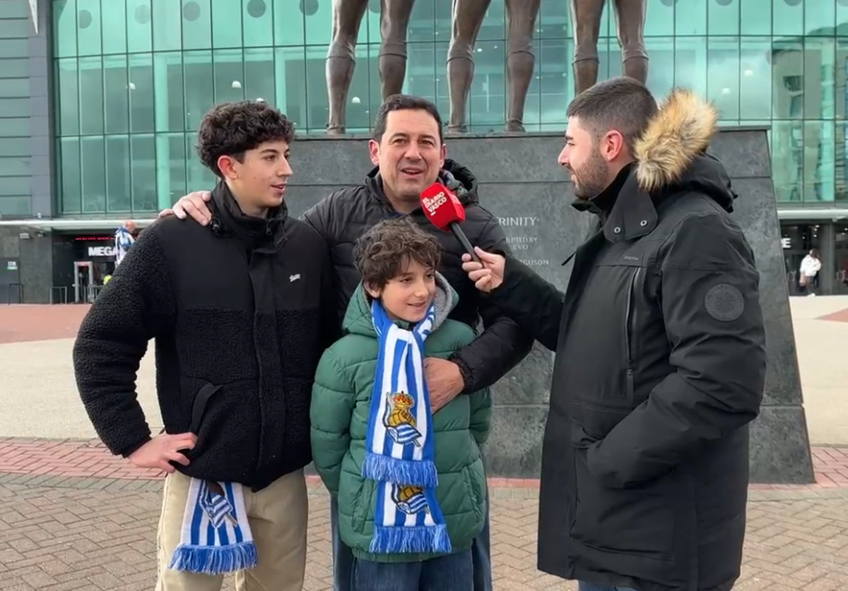 La afición realzale arranca la mañana de turismo y visita a Old Trafford