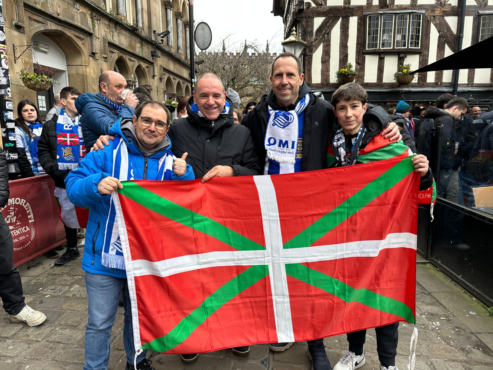 Mánchester se tiñe de txuri-urdin