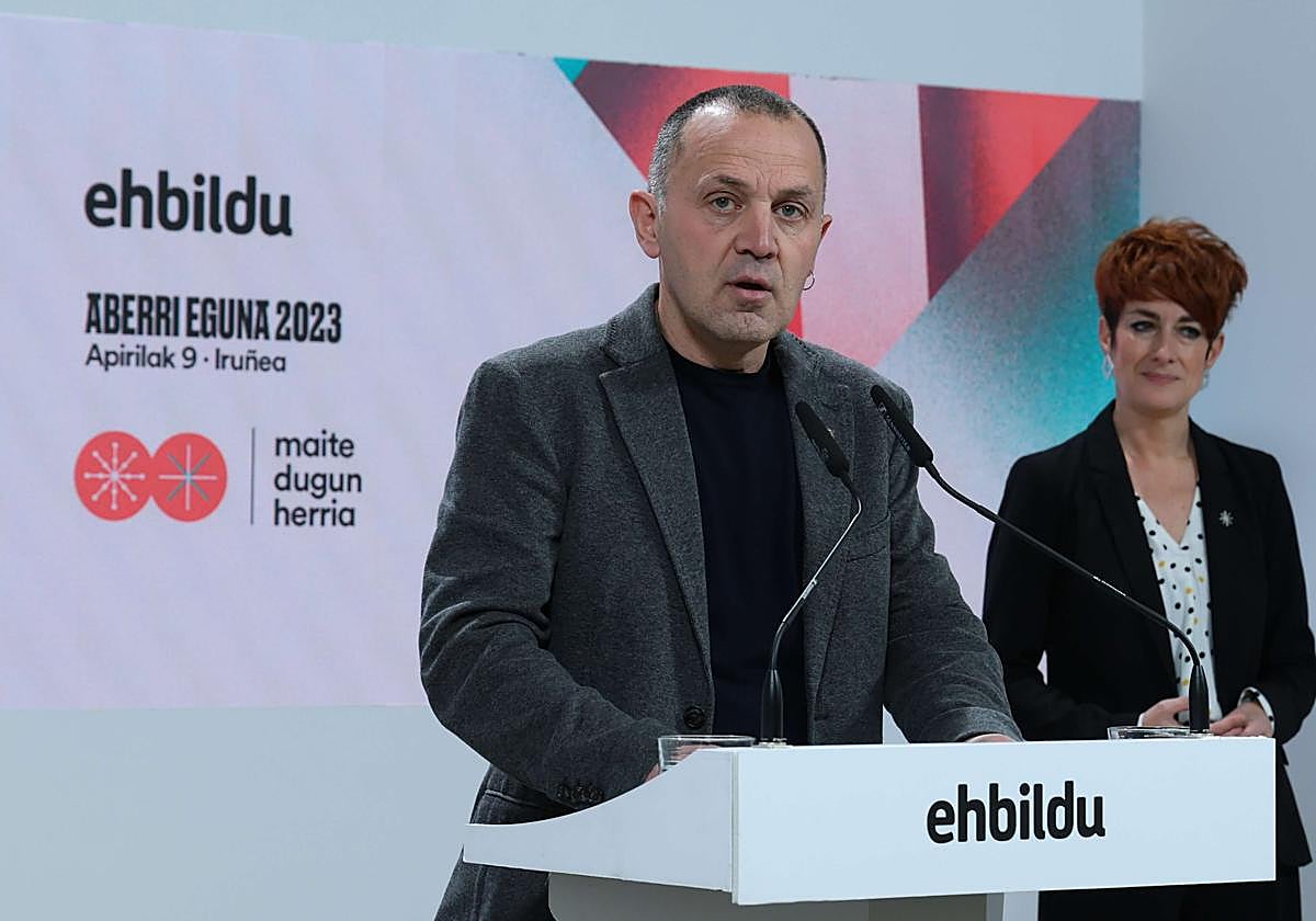 Unai Urruzuno en rueda de prensa.