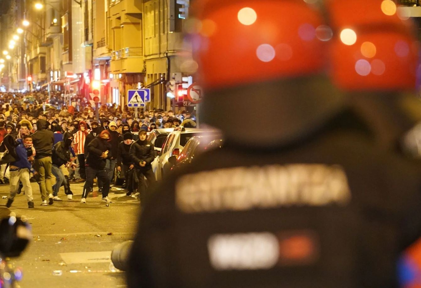 Detenidos y heridos en graves incidentes tras el Athletic-Roma