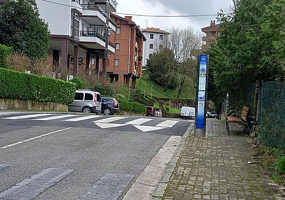 Susana Martín agradece al Ayuntamiento «la ejecución de la obra de nivelación del paso de cebra de la calle Andoain 17 tras siete meses desde que se solicitó en Movilidad. Recordarles que no han colocado la señalización vertical del badén ni la del paso de cebra ni la de reducción de velocidad. Espero que lo coloquen antes de que haya una desgracia».